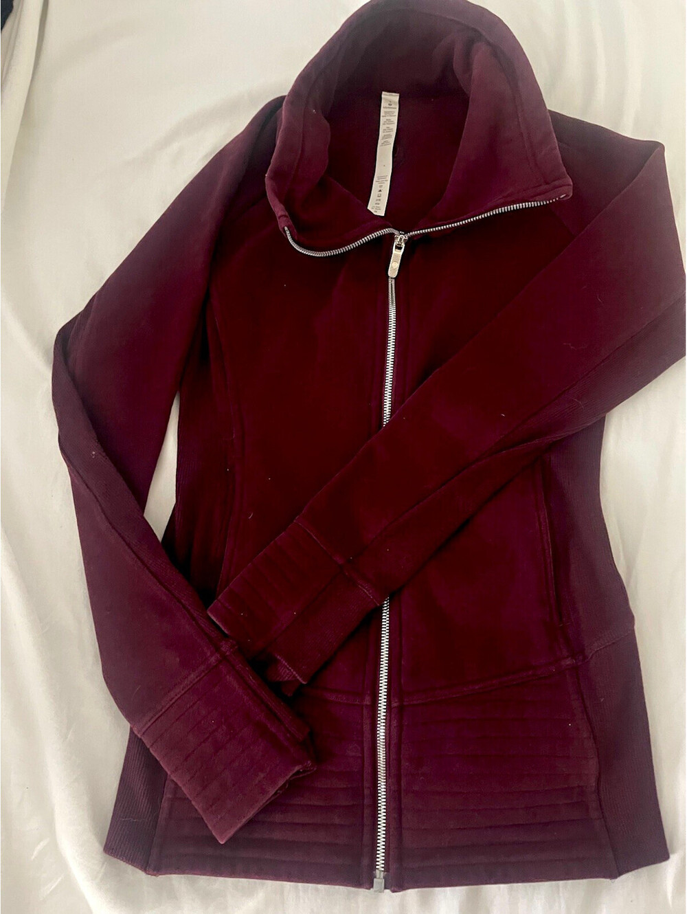 Lululemon Women's Full Zip Jacket Size 4 Burgundy Fleece Athletic Quilted Hem